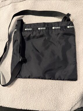 Lesportsac Black Nylon Messenger Crossbody Bag